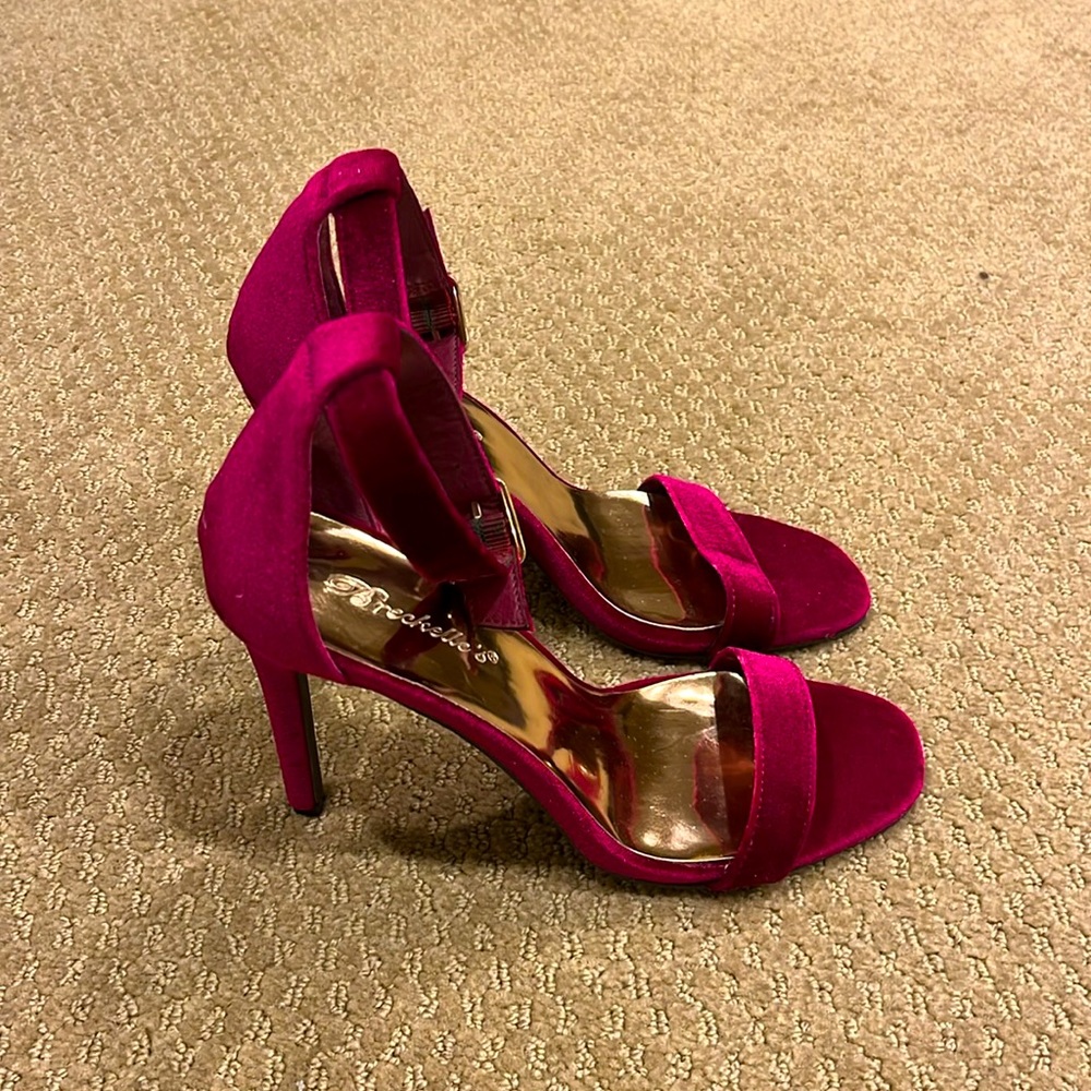Breckelles Magenta Velvet High Heels—Size 7
